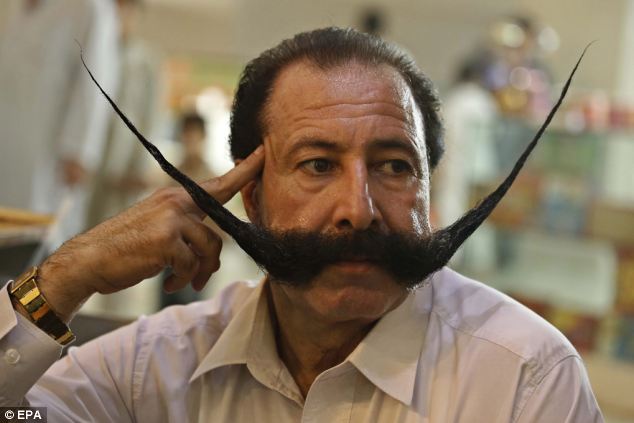 Мужчину похитили исламские экстремисты из-за.. усов!