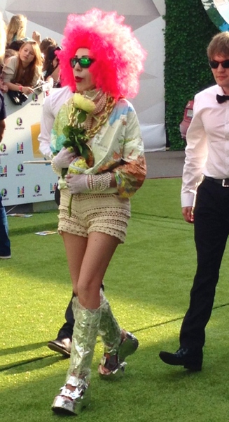 муз-тв 2013, наряды звёзд, самые эпатажные образы