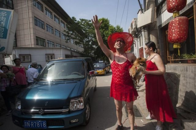 странные люди. странные поступки. человеческая глупость