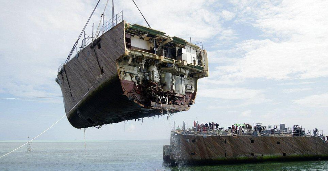 Вещи, разрезанные, пополам, выглядят, пистолет, автомобиль, 