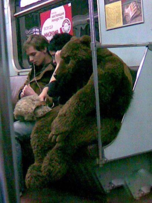 люди в метро, транспорт,чудаки