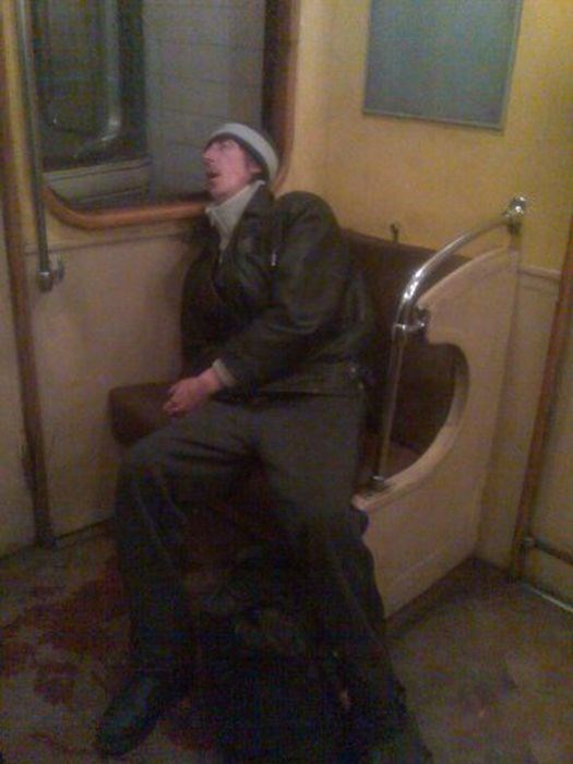 люди в метро, транспорт,чудаки