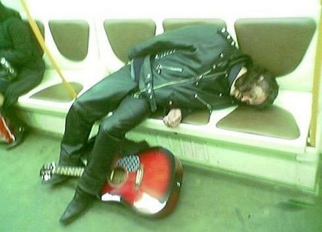 люди в метро, транспорт,чудаки