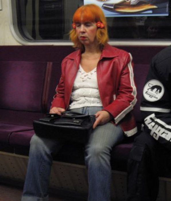 люди в метро, транспорт,чудаки