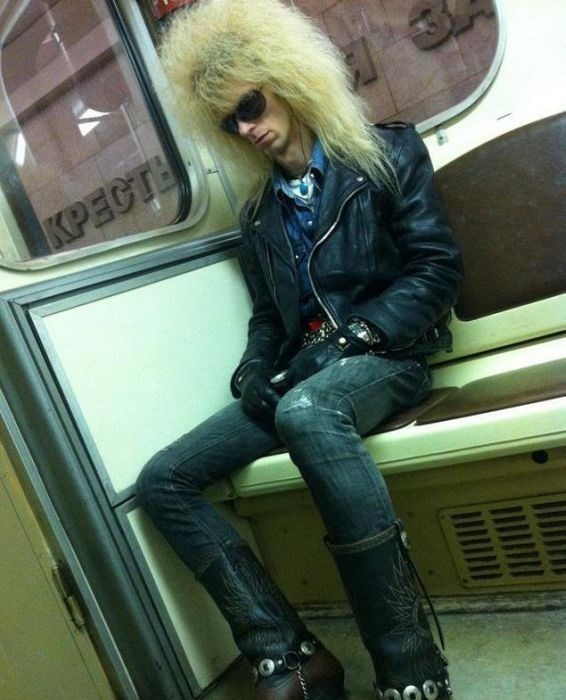 люди в метро, транспорт,чудаки