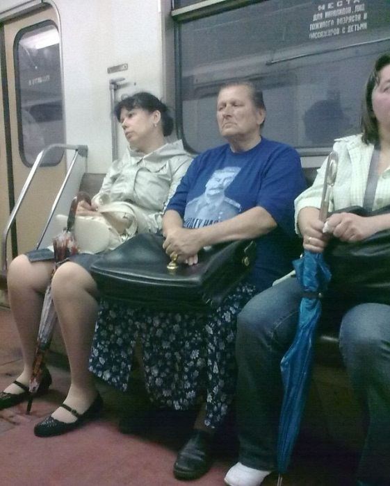 люди в метро, транспорт,чудаки