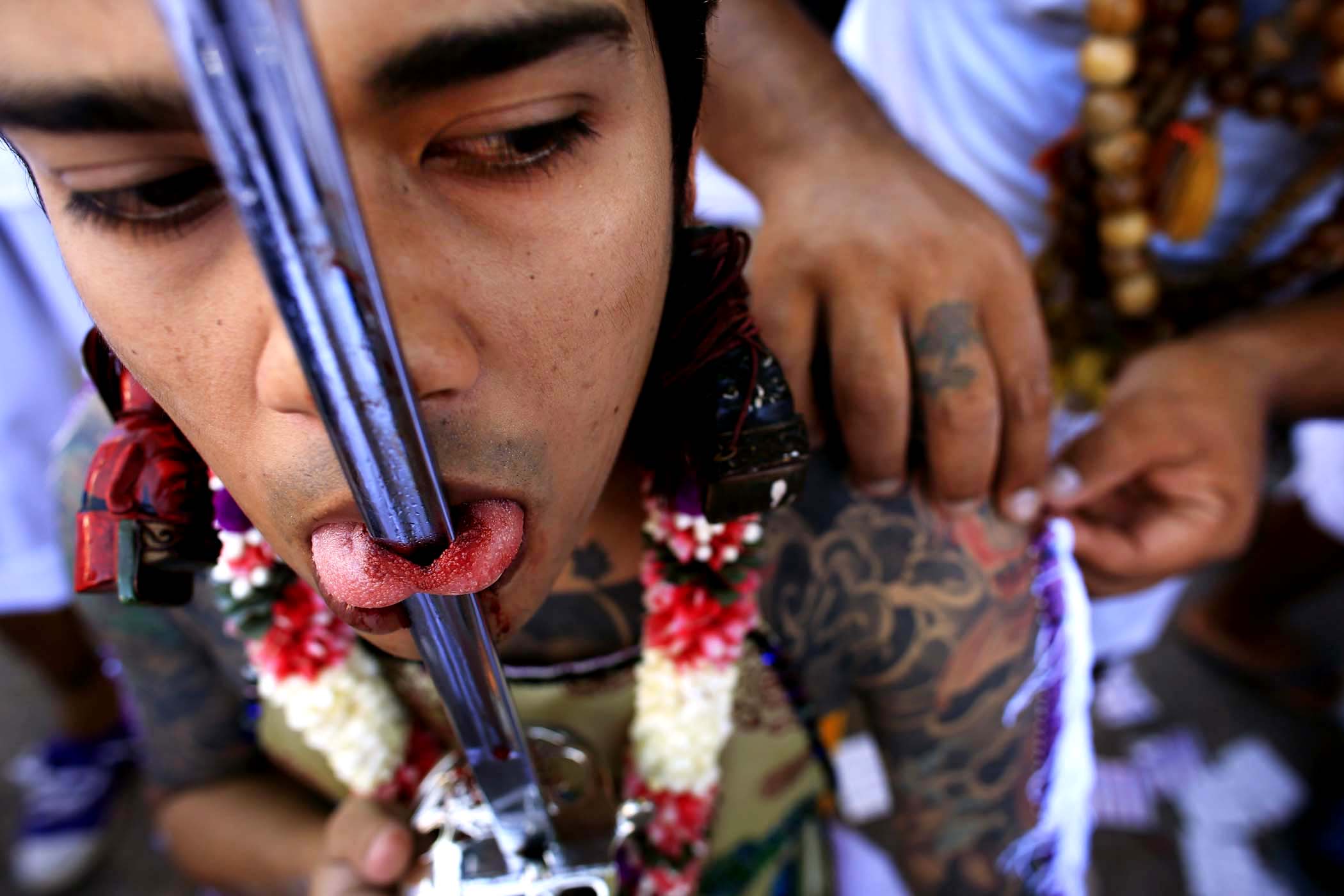 Жуткий Вегетарианский фестиваль на острове Пхукет 2013 Жуткий, Вегетарианский фестиваль, на острове Пхукет, 2013