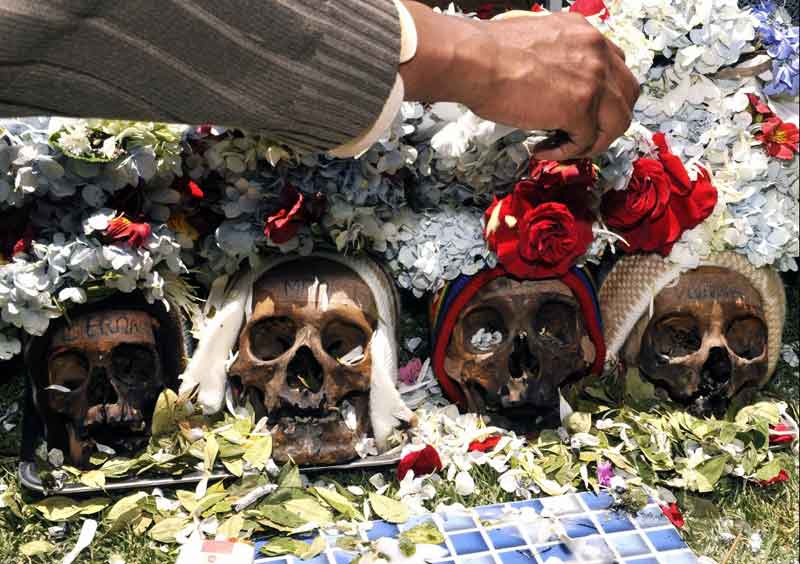Украшенные черепа людей, День черепов, Боливия, Dia de los Natitas