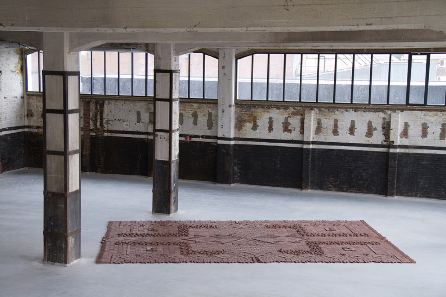 Ковер, из шоколадных батончиков