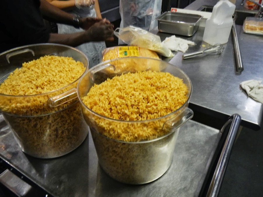 Как кормят в американском приюте для бездомных Как кормят, американский приют, для бездомных