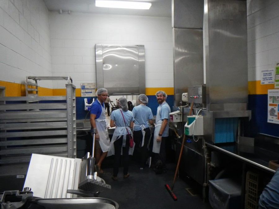 Как кормят в американском приюте для бездомных Как кормят, американский приют, для бездомных