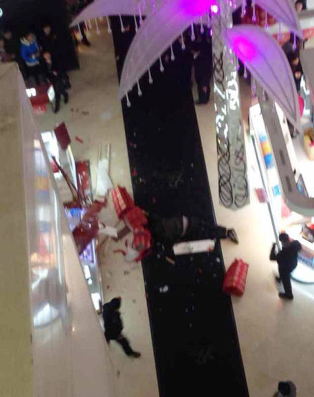 Пятичасовой шопинг, мужчина, самоубийство,Тао Сяо, Tao Hsiao