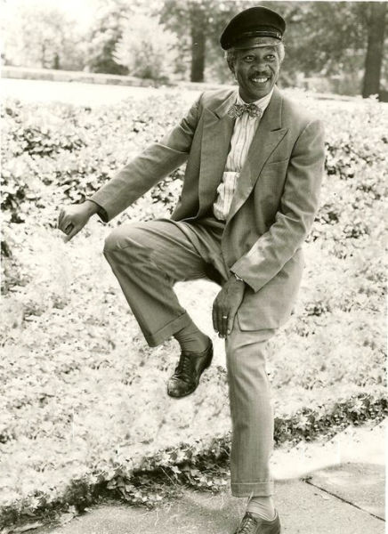 Знаменитости,на невидимых, велосипедах ,Арнольд Шварценеггер, Питт, ДиКаприо