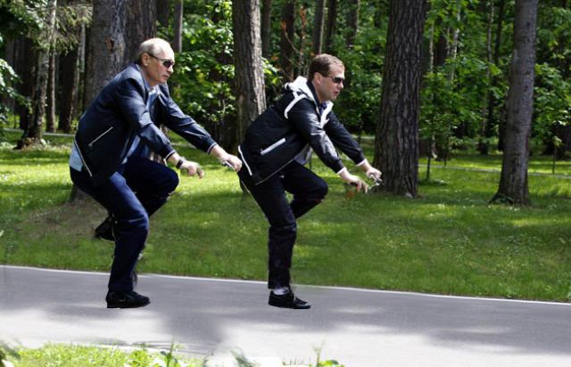 Знаменитости,на невидимых, велосипедах ,Арнольд Шварценеггер, Питт, ДиКаприо