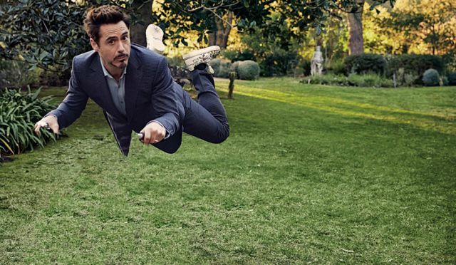 Знаменитости,на невидимых, велосипедах ,Арнольд Шварценеггер, Питт, ДиКаприо