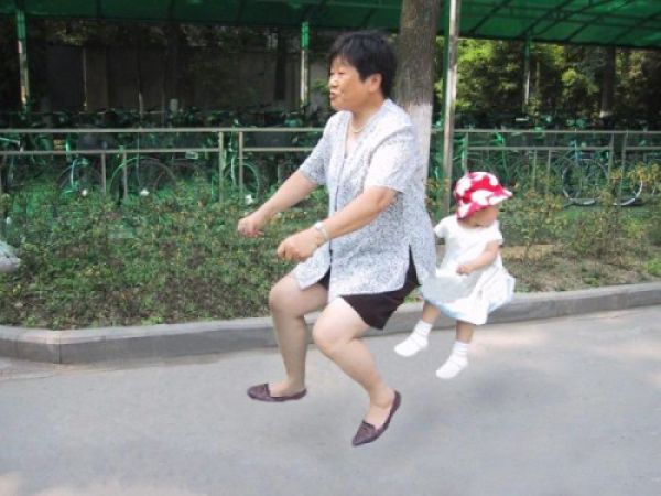 Знаменитости,на невидимых, велосипедах ,Арнольд Шварценеггер, Питт, ДиКаприо