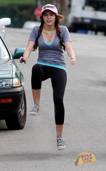 Знаменитости,на невидимых, велосипедах ,Арнольд Шварценеггер, Питт, ДиКаприо