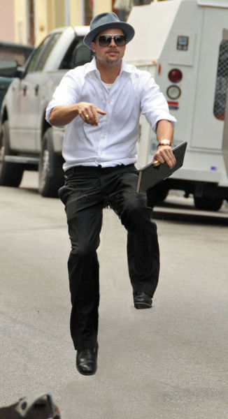 Знаменитости,на невидимых, велосипедах ,Арнольд Шварценеггер, Питт, ДиКаприо