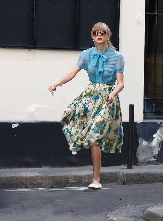 Знаменитости,на невидимых, велосипедах ,Арнольд Шварценеггер, Питт, ДиКаприо