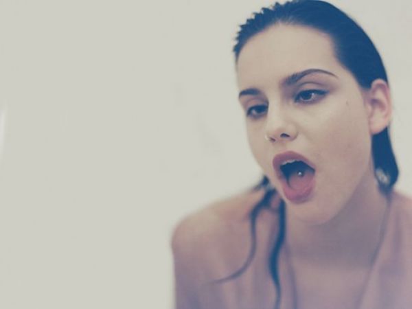 Моффи Модело - модель с косоглазием