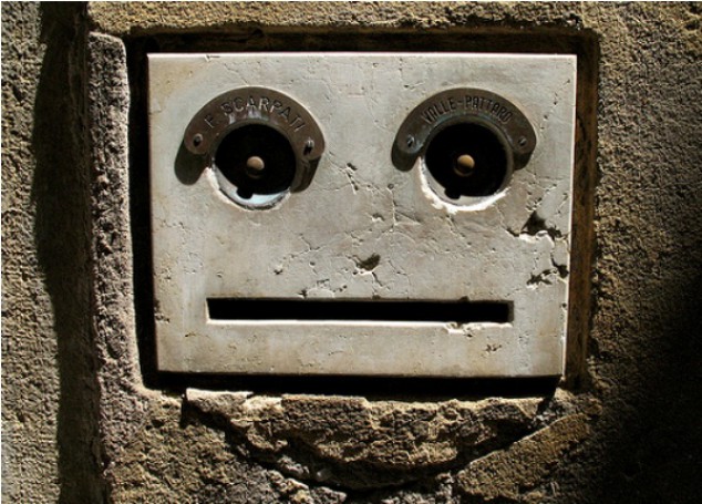 лица повсюду, олицетворённые предметы