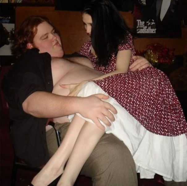 настоящая любовь, симпатичная девушка, с толстым, рыжим, парнем