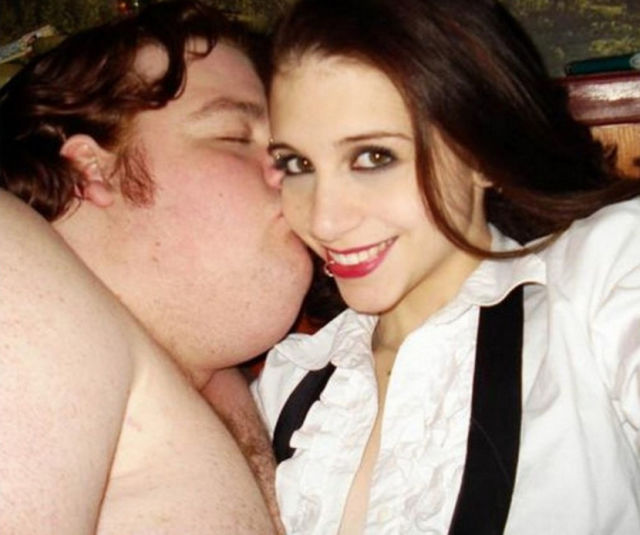 настоящая любовь, симпатичная девушка, с толстым, рыжим, парнем