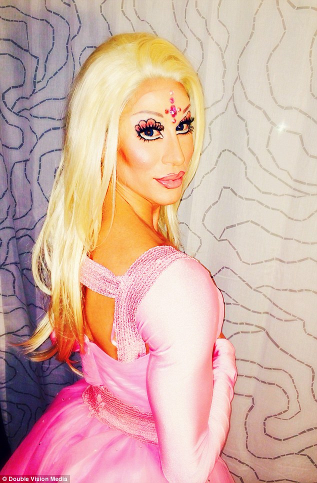 Кен, Джастин Джедлика, посмеялся,переоделся, Барби, Валерия Лукьянова, украинская, модель