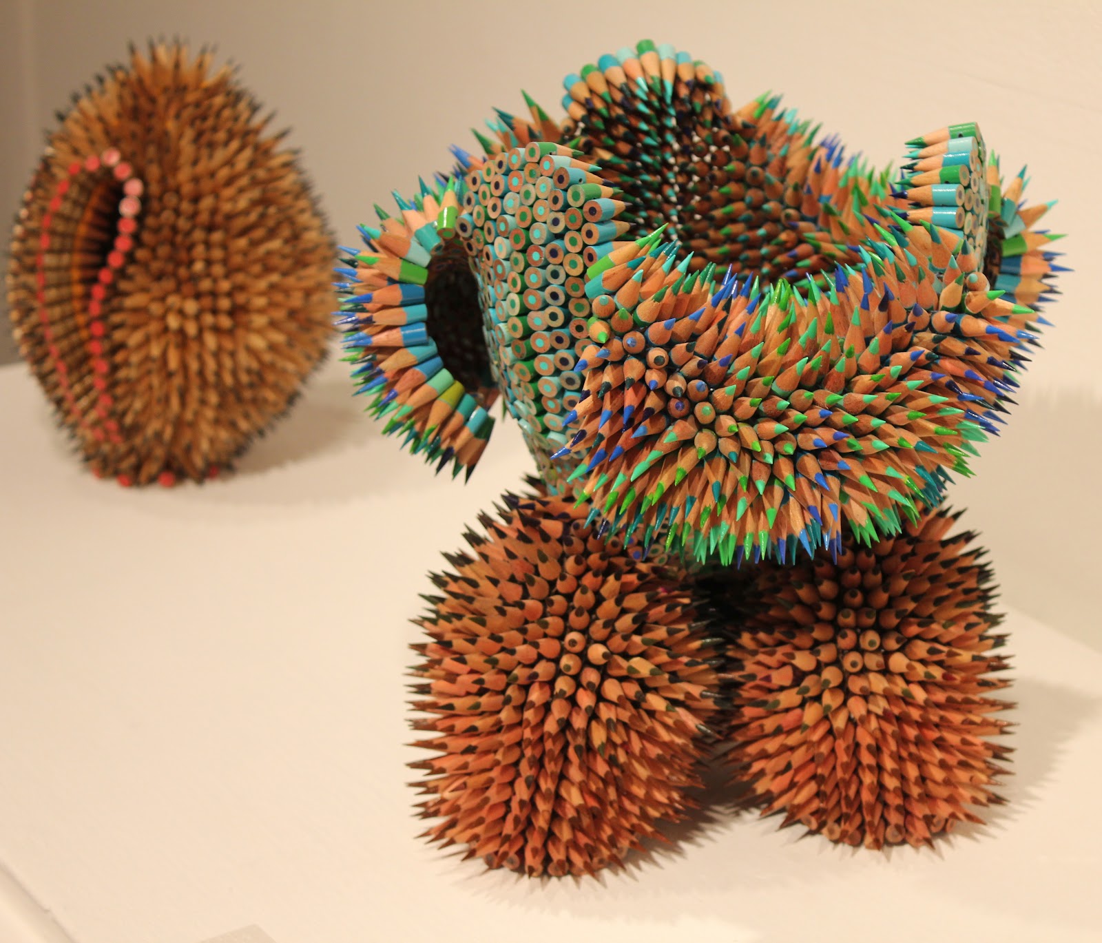 Дженнифер Мэестр, скульптуры из карандашей