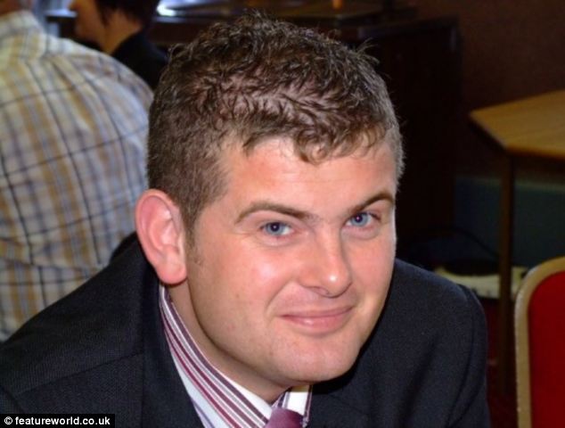 Последним желанием солдата было поддержать новорожденную дочь на руках Последнее, желание, солдата,поддержать, новорожденную, дочь, на руках, ребенка