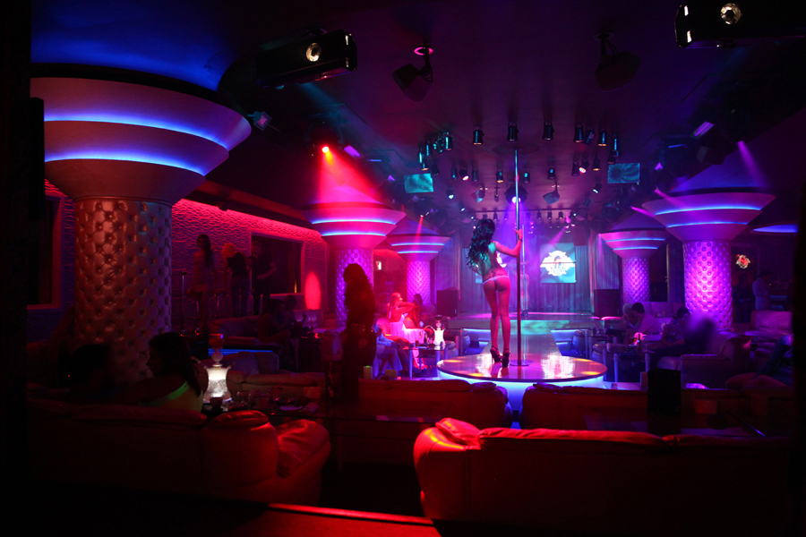 Секретная жизнь стриптиз-клуба изнутри