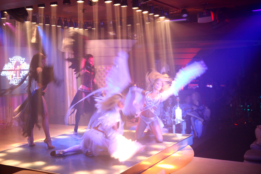 Секретная жизнь стриптиз-клуба изнутри