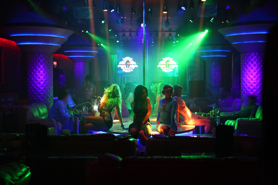 Секретная жизнь стриптиз-клуба изнутри