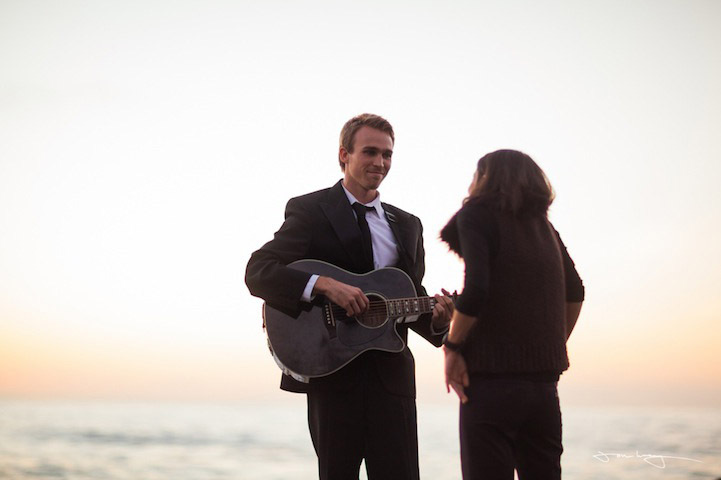 Предложение руки и сердца смыло волной Смыло, волной, предложение на берегу, Мэью, Элизабет