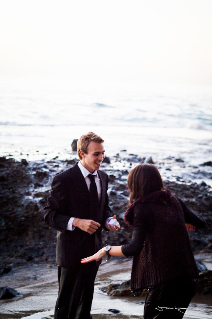 Предложение руки и сердца смыло волной Смыло, волной, предложение на берегу, Мэью, Элизабет