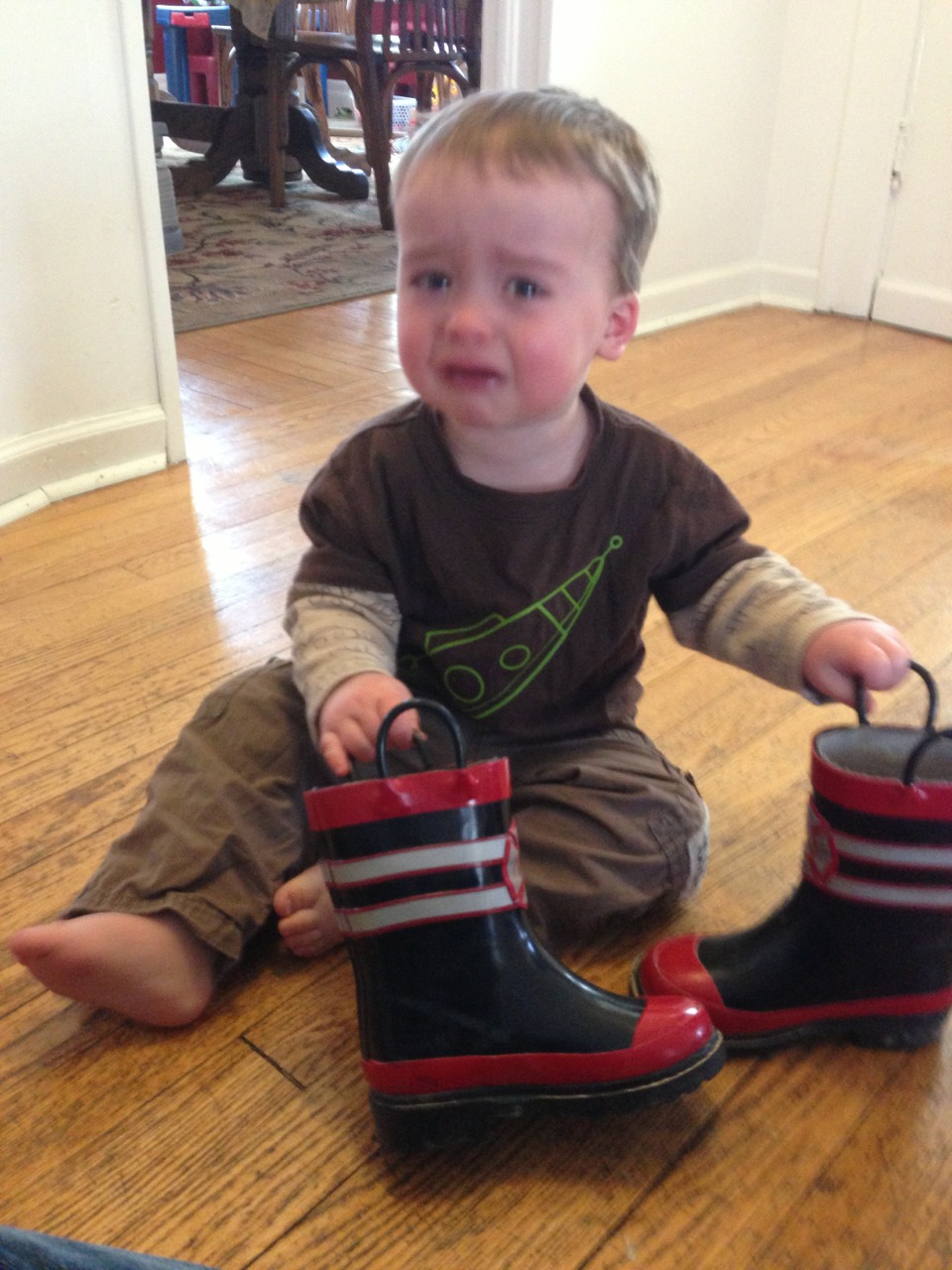 почему плачет мой сын, ребёнок плачет, капризы