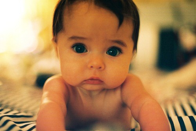 Милые малыши, пухлые щеки, фото