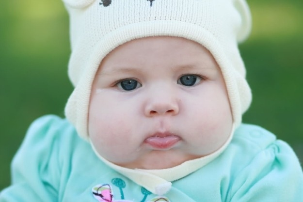 Милые малыши, пухлые щеки, фото