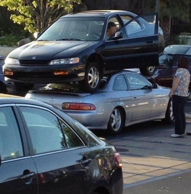 женщина за рулём