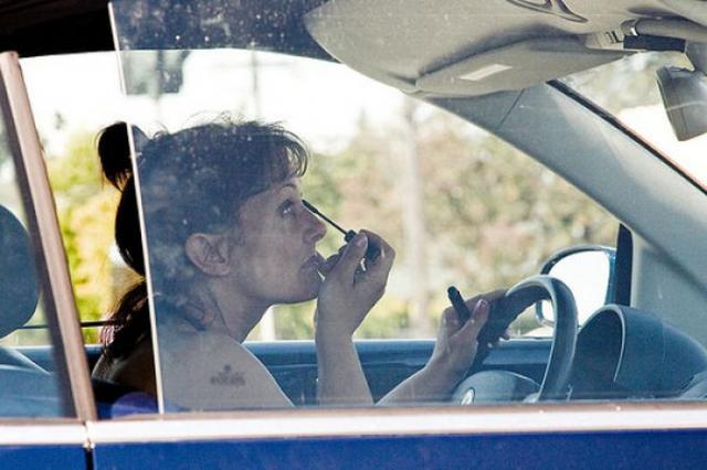 женщина за рулём