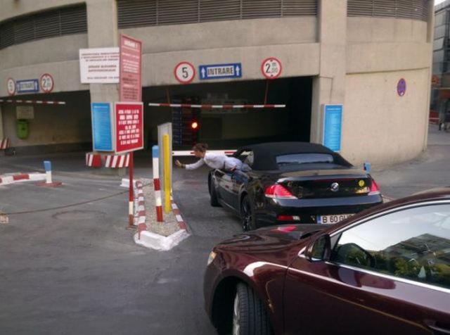 женщина за рулём