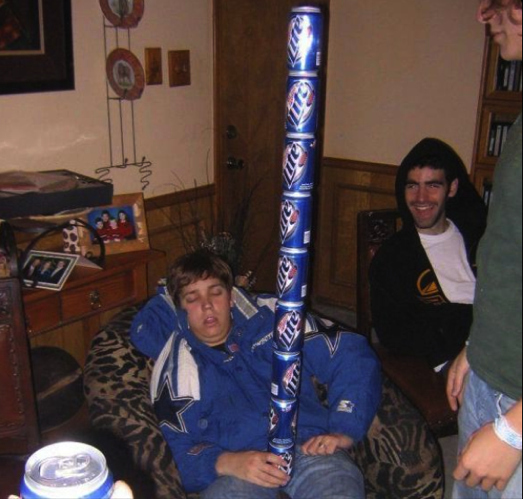 Приколы над спящими, уснул на вписке , фото, 