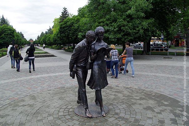 памятники актёрам, киногероям, кино