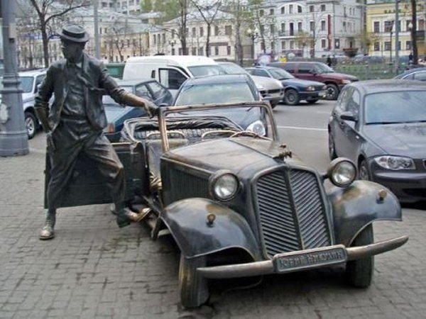 памятники актёрам, киногероям, кино