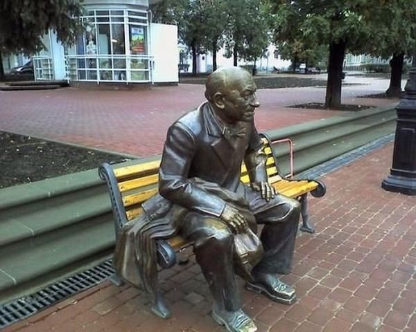 памятники актёрам, киногероям, кино