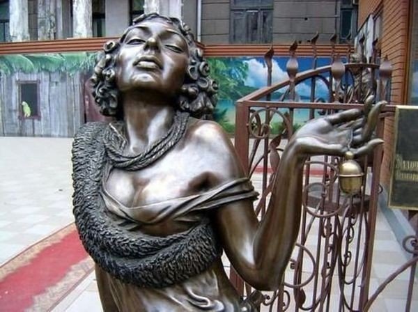 памятники актёрам, киногероям, кино