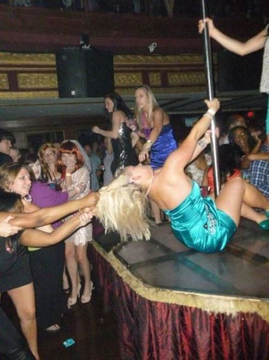 странные люди, странные поступки, тупо