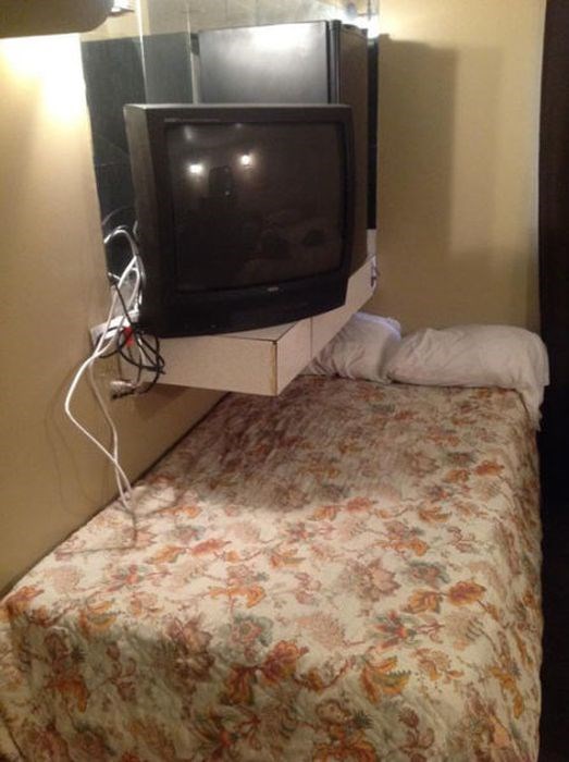 странные люди, странные поступки, тупо