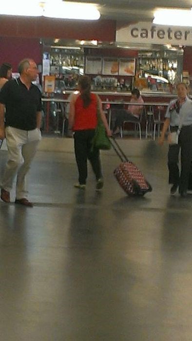 странные люди, странные поступки, тупо