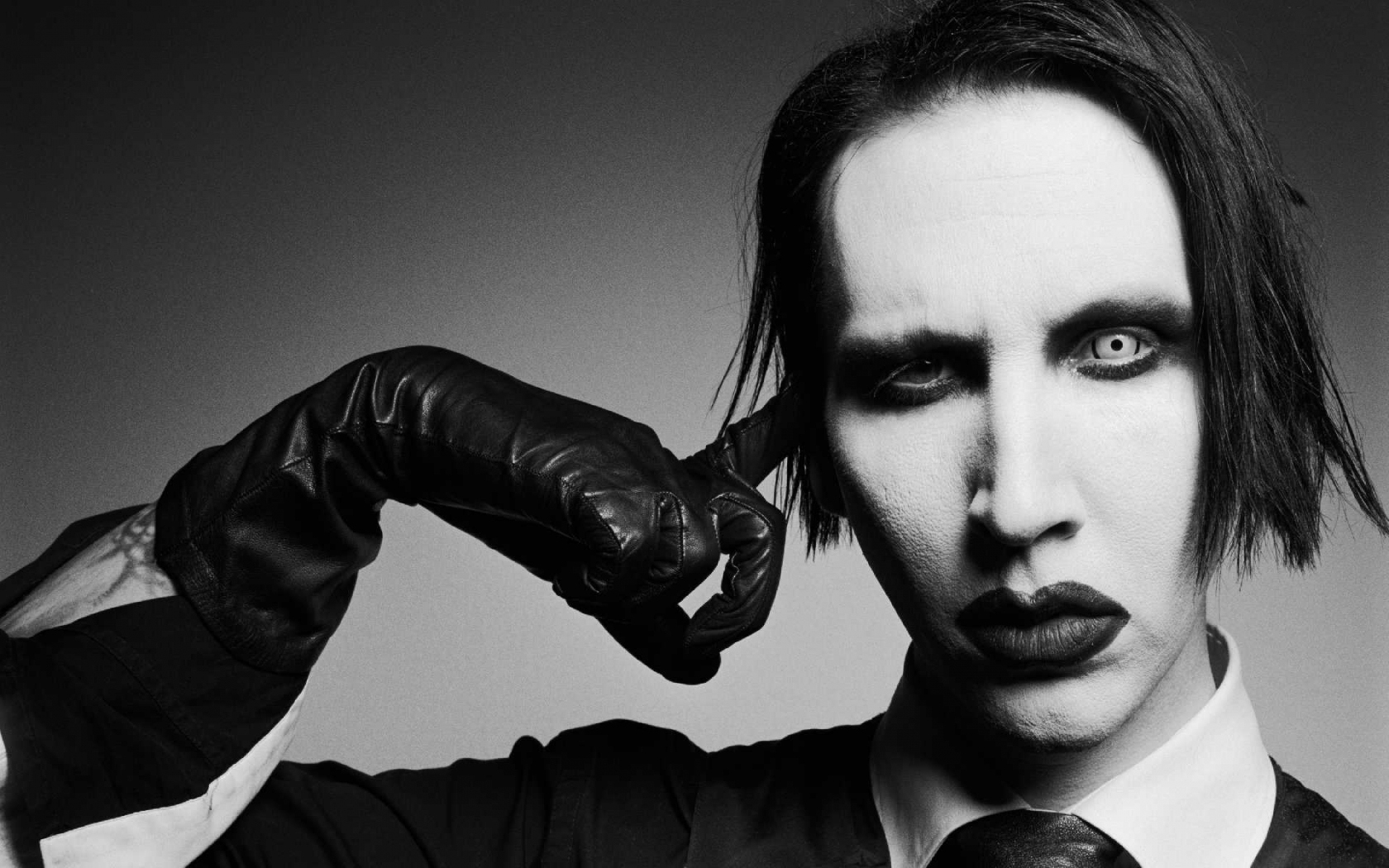 Картины, нарисованные, знаменитостями, не известными,не художники, Сталлоне, Гитлер, Цой, Бертон, Мэнсон